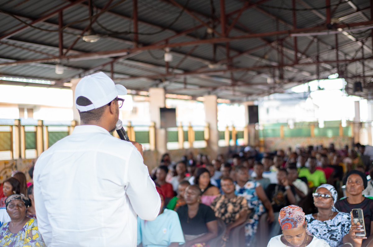 davidkayeye's tweet photo. Forte sensibilisation du candidat à l’élection provinciale BARUMBU,  Me DAVID KAYEYE KASONGO au quartier TSHIMANGA ce dimanche dernier en vue de rappeler l’importance de tous nous diriger vers les urnes afin de jouer notre partition pour le Congo que nous voulons ! https://t.co/WR7LwcQhSR
