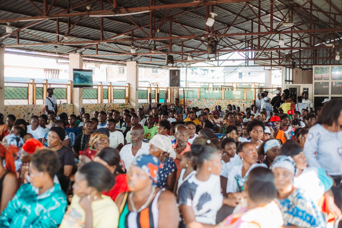 davidkayeye's tweet photo. Forte sensibilisation du candidat à l’élection provinciale BARUMBU,  Me DAVID KAYEYE KASONGO au quartier TSHIMANGA ce dimanche dernier en vue de rappeler l’importance de tous nous diriger vers les urnes afin de jouer notre partition pour le Congo que nous voulons ! https://t.co/WR7LwcQhSR