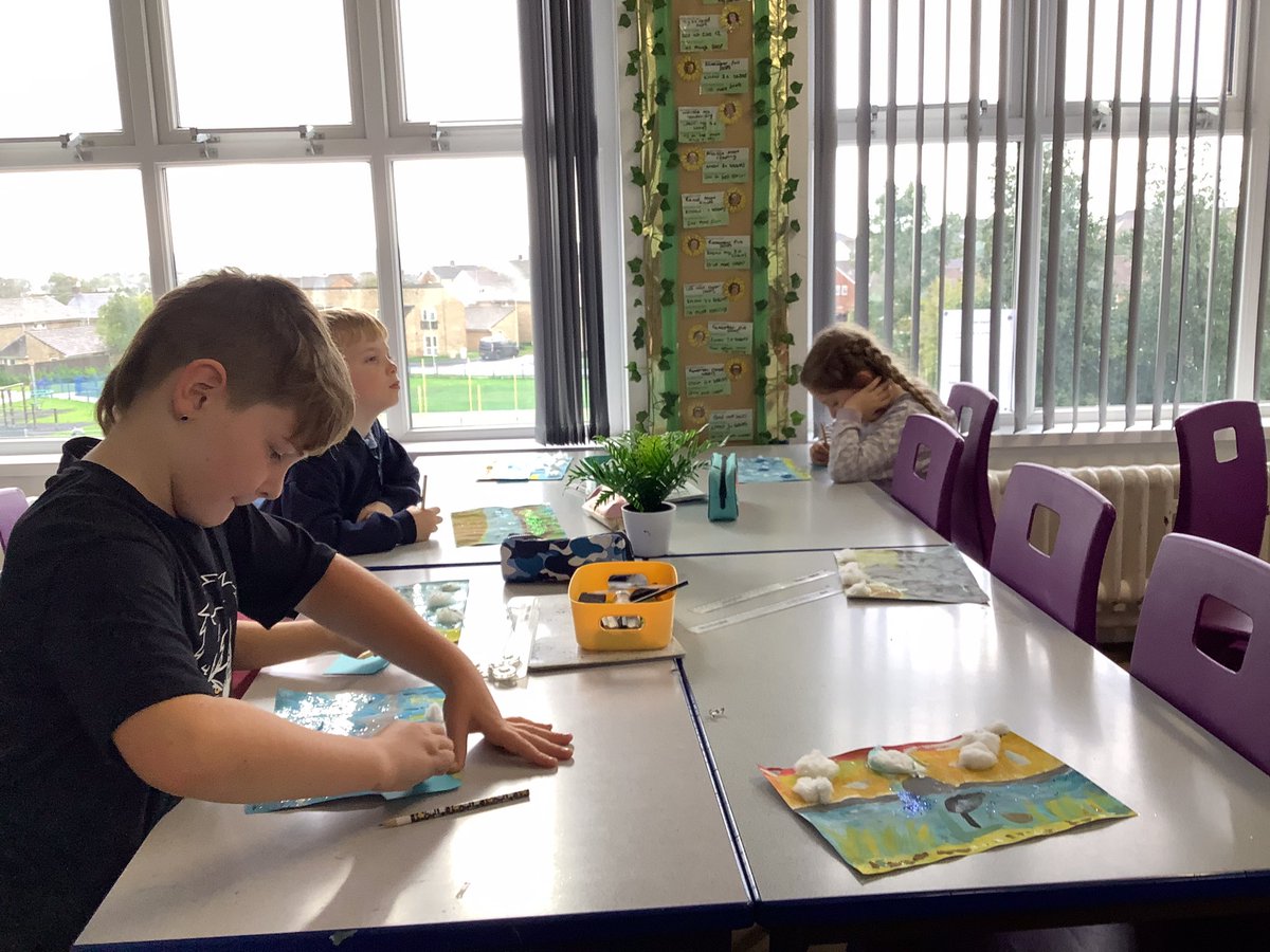 J3_MrsDavies's tweet photo. J2 have been peer - assessing each other’s artwork using 2 stars and a footprint! 🌟🌟🦶
#expressivearts #AOLE https://t.co/E8zqdMeWEI