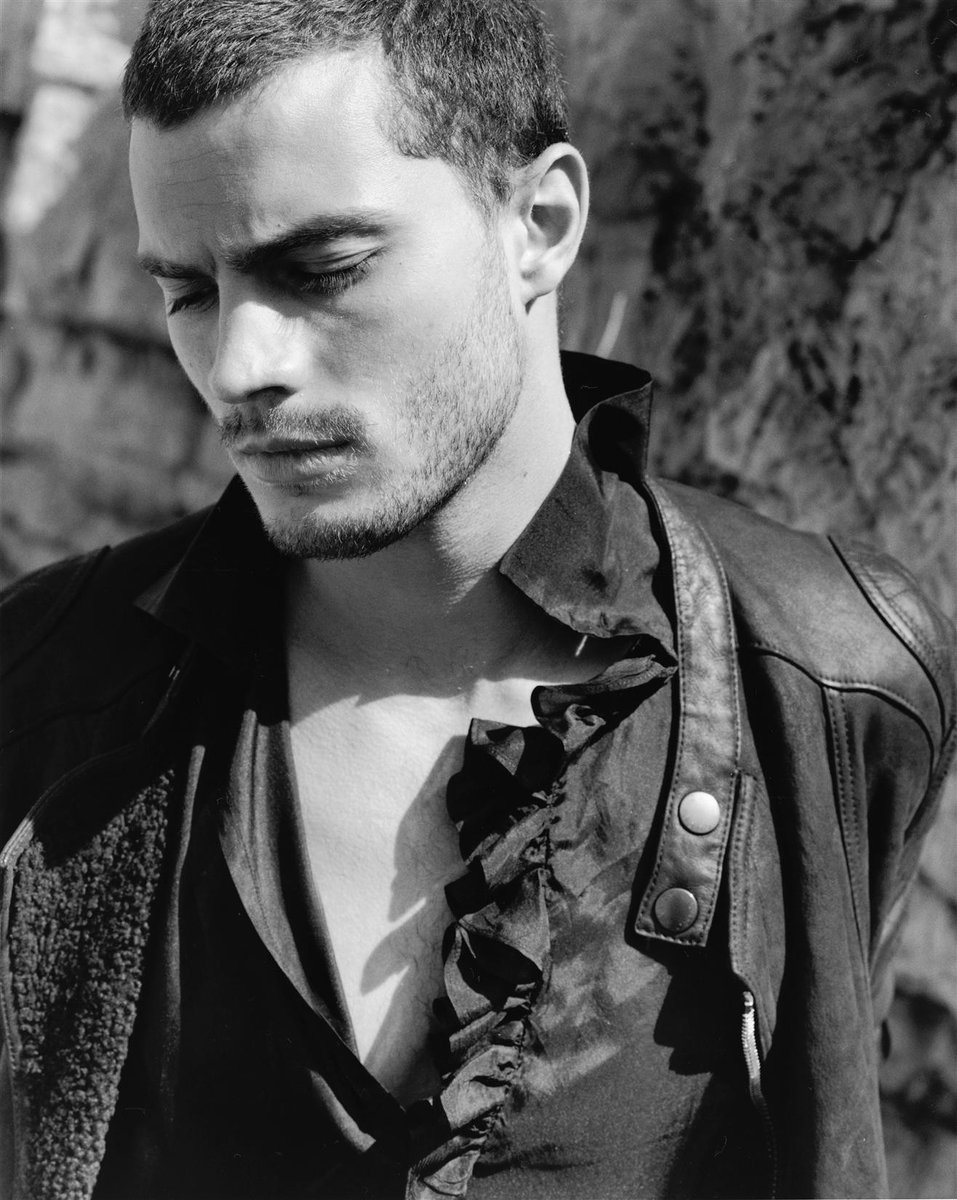DornanI's tweet photo. Ph. Carter Smith, 2006
》swipe 

🖤🤍🖤
#JamieDornan #jamiedornaniloveyou
#jamiedornaniloveyoufanpage #model #cartersmith #photoshoot
https://t.co/Kt27qFeLaD https://t.co/n6j1JU5Skp