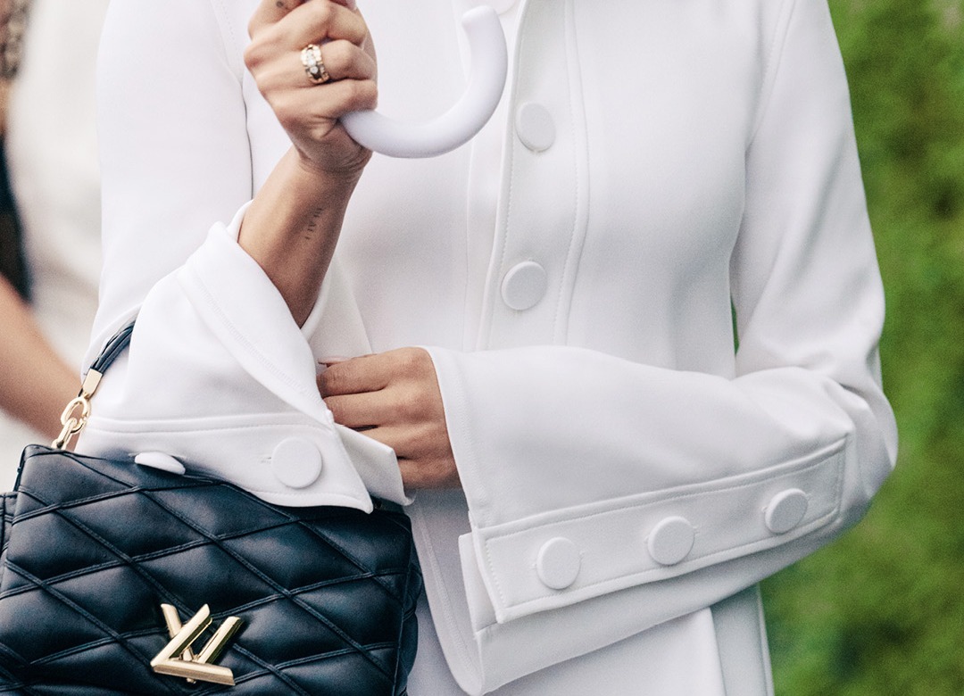 marieclaire_es's tweet photo. En el mundo de la moda, todo vuelve y Louis Vuitton ha revivido el patrón malletage de sus primeros baúles en su emblemático bolso GO-14. Conoce la nueva versión aquí. #LouisVuitton #bolsoGO14 #malletage https://t.co/yVFi4J8MXf https://t.co/55ItVUK3Rz