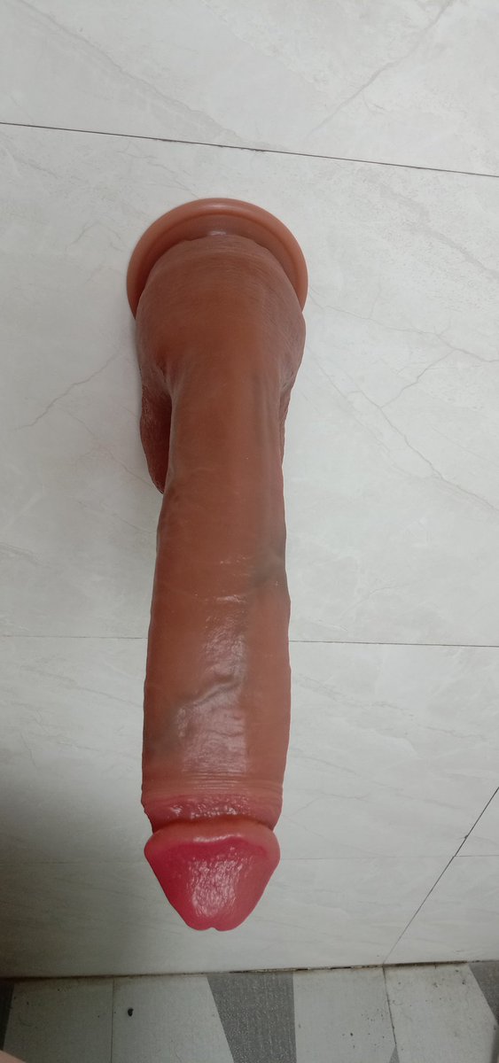 新玩具  但是感觉还是太软了  有没有跟这个一样大的硬屌和我玩