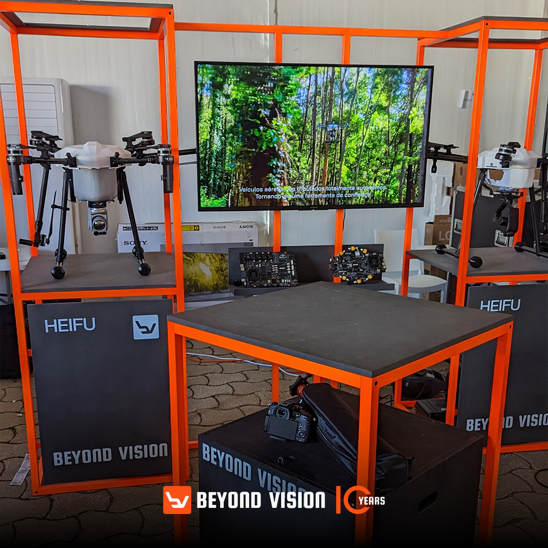 BeyondVision_pt's tweet photo. 🎗 From the first sketch to the final flight, each drone tells a story of passion and precision. Join us in this creative celebration of a decade that redefined the skies! Find out more about our products➡ ➡ https://t.co/rhIRpvoJmL
#BeyondVision #VTOL #UAV #Drone #beXStream https://t.co/9BYSm1Hmod
