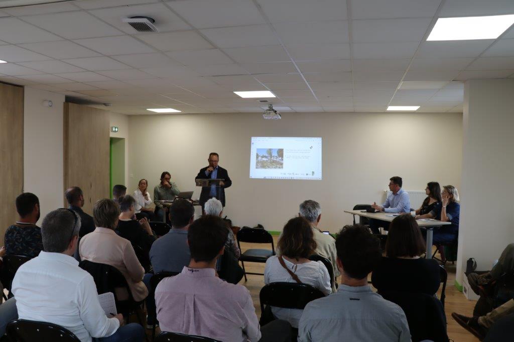 audap_org's tweet image. 💧#aufildeleau Embarquez pour Ahetze ! Pour faire connaître l’Observatoire de l’Eau @auaToulouse  @aurba_33 &amp;amp; l’AUDAP avec @Adour_Garonne ont lancé une opération collective🤝La visite du site de la brocante à Ahetze a été très appréciée &amp;amp; instructive👉 amenagement-eau-sudouest.org/pdf/64-Ahetze-…