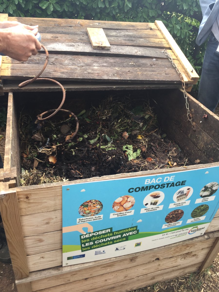 Sittomat's tweet photo. Visites de site de compostage avec des congressiste @AMORCE dans le cadre du #CongresAMORCE qui se déroule à Toulon. Merci à Carine Chevrier #lesgrainesdor Cédric Davoine et son équipe #lesalchimistesvar et à la copropriété du Thouar à la Garde. https://t.co/POE1CBWstq