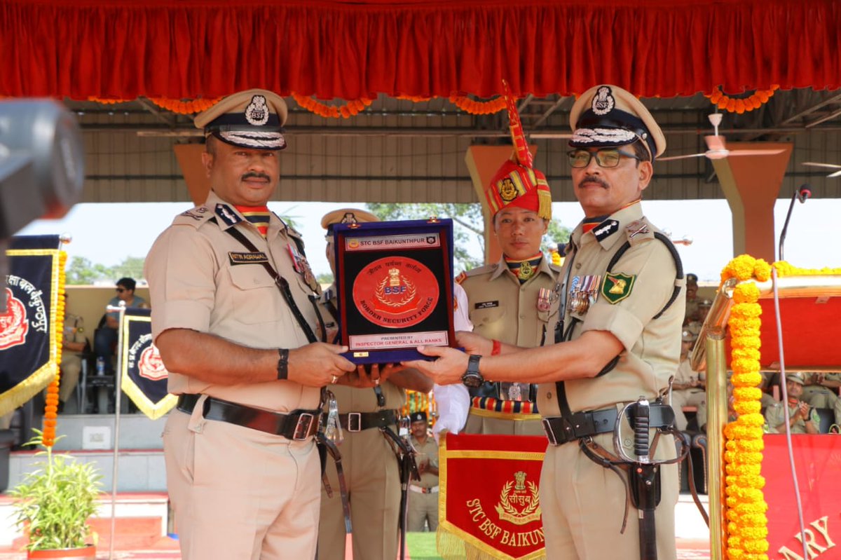 stcbsfnb's tweet photo. 20.10.2023

Attestation Parade.

607 Recruits including 244 mahila trainees paased out from the portals of @stcbsfnb in an impressive parade. Sh Nitin Agrawal, DG BSF reviewed the parade and praised the performance of recruits. 

#Training
@BSF_India 
@BSF_SDG_EC
@PIBHomeAffairs https://t.co/dT4GsrFu4r