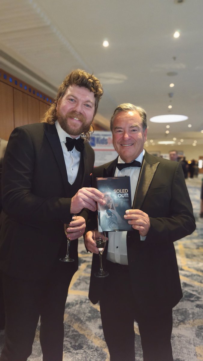They say don't meet your heroes. 

<a href="/JeffStelling/">Jeff Stelling</a> didn't disappoint one iota. 

LEGEND!

soledoutbook.com