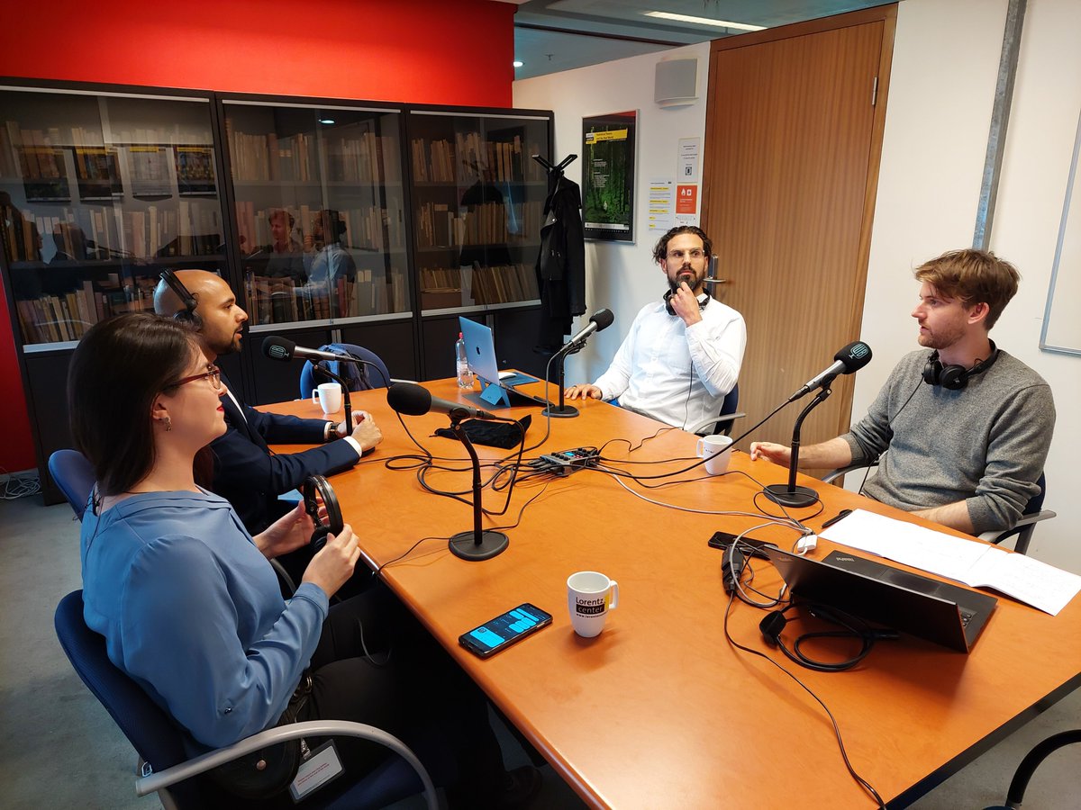 RealSci_Nano's tweet photo. @mhdguimaraes @semontis And the final recording was our first episode, aimed at general #audience which could be described as "how do 2D #magnets work"? 🧲
I quite enjoyed recording it with @SolidStChemist, @spectecals and our excellent host @DBladwell https://t.co/d8hdXWtkHo