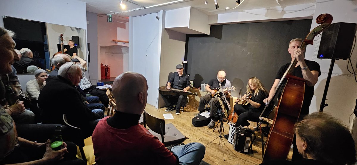 We had a really lovely time playing at the basement in Cuts, Soho, last night. Thanks to those who came 😘 and to <a href="/folkandroots/">folkandroots</a> for having us! What a fab, intimate little space. We've got a bit of video which I'll stick up soon 🙂
#folkmusic  #londonmusic #soho #fiddle #mandolin