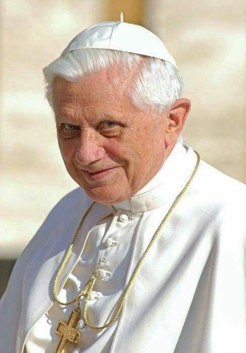 SerenaLocatell1's tweet photo. BENEDETTO XVI È STATO PAPA FINO AL GIORNO DELLA SUA MORTE IL 31 DICEMBRE 2022 PERCHÉ NON HA MAI CONSEGNATO IL MUNUS PETRINO 🔥🔥🔥 #Papa #pope #benedettoxvi #christian #chatholic #cristiano #cattolico #chiesa #Church #sedeimpedita #codiceratzinger #ratzingercode #verità #Truth https://t.co/y9wsu8CJCg