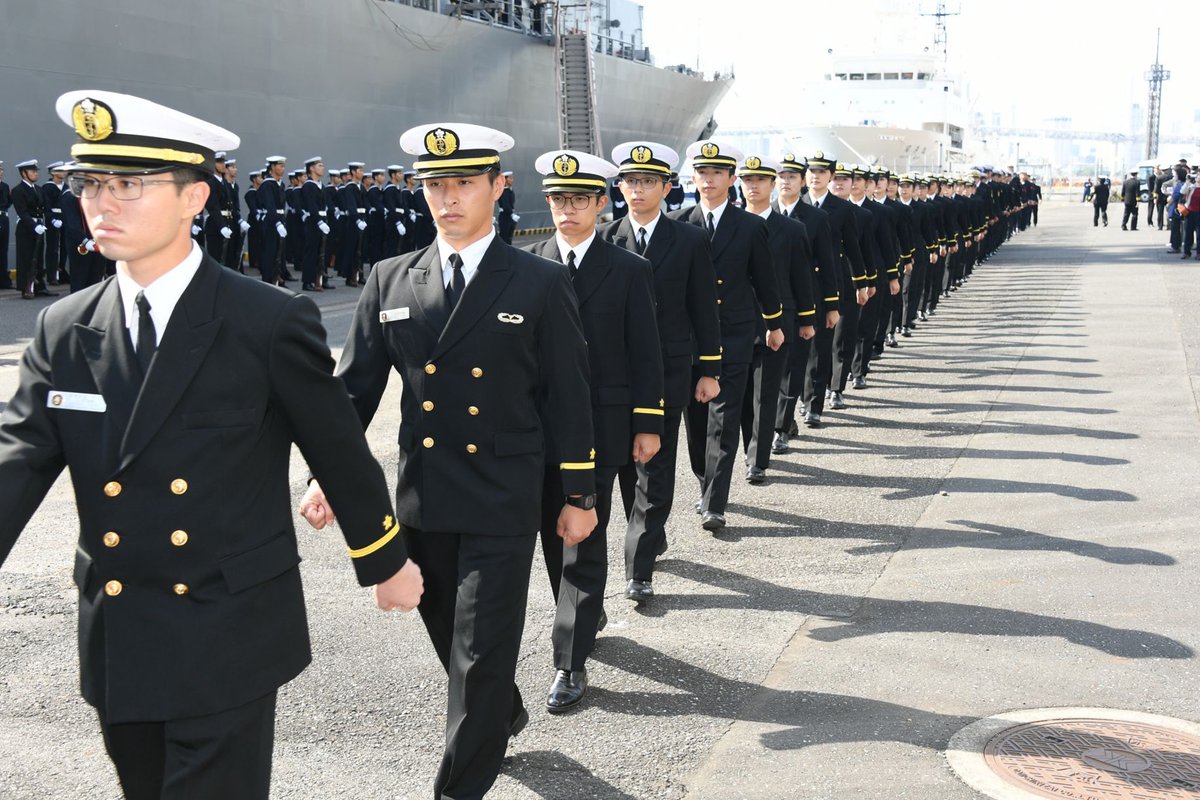 JMSDF_PAO's tweet image. 10月20日、令和5年度遠洋練習航海部隊が帰国しました。
今年5月に晴海を出港し、主要な国際海峡の航行や他国海軍との共同、親善訓練を実施しました。
これから実習幹部は、それぞれの任地に配属されて幹部自衛官としての第１歩を踏み出します。

@Jmsdf_tshq
#おかえり #成長 #練習艦隊