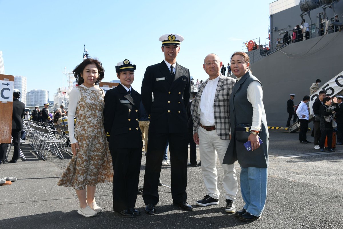 JMSDF_PAO's tweet image. 10月20日、令和5年度遠洋練習航海部隊が帰国しました。
今年5月に晴海を出港し、主要な国際海峡の航行や他国海軍との共同、親善訓練を実施しました。
これから実習幹部は、それぞれの任地に配属されて幹部自衛官としての第１歩を踏み出します。

@Jmsdf_tshq
#おかえり #成長 #練習艦隊