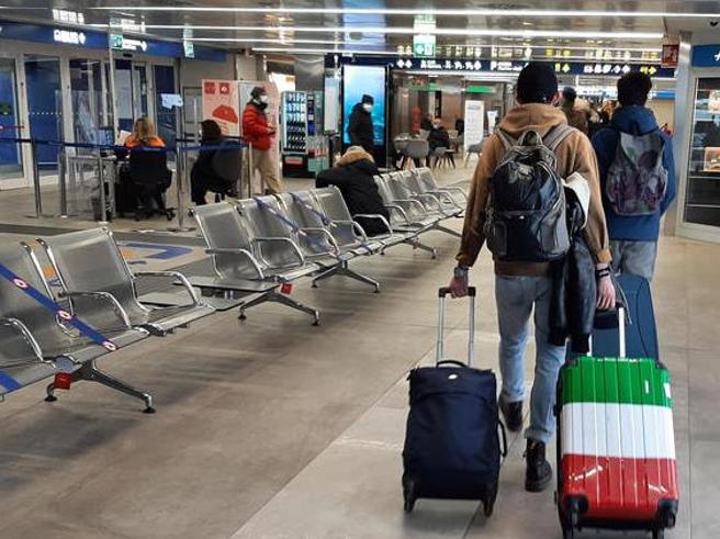 GiuliaSonzogno's tweet photo. The real Italian emergency is #outmigration, especially of the #youngest and #brightest. New data triple those estimated so far. They're migrating from the South, but now also from the North.
But, do they really want to leave Italy?
https://t.co/CE8NpHwsNu https://t.co/yQb9LXVhqx