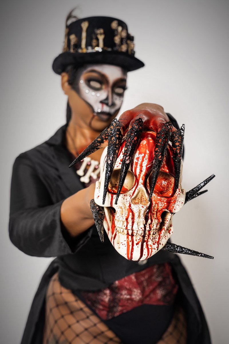 LoveCeeCee94's tweet photo. “Underneath the full moon
 where I make your dreams come true but for a price your soul I keep” 
#halloween2k23
#voodoowitch https://t.co/x7qGlgy3XU