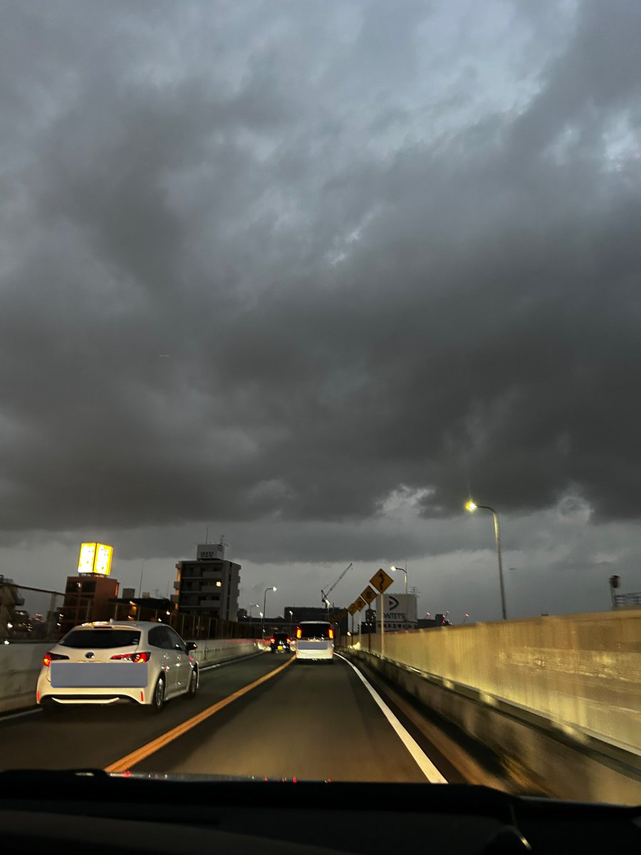 めちゃめちゃ曇ってますが

こんな日でもちゃんと配達回ってます🤣

注文いただけることに日々感謝しております

毎日ありがとうございます🙇‍♂️🙇‍♂️
