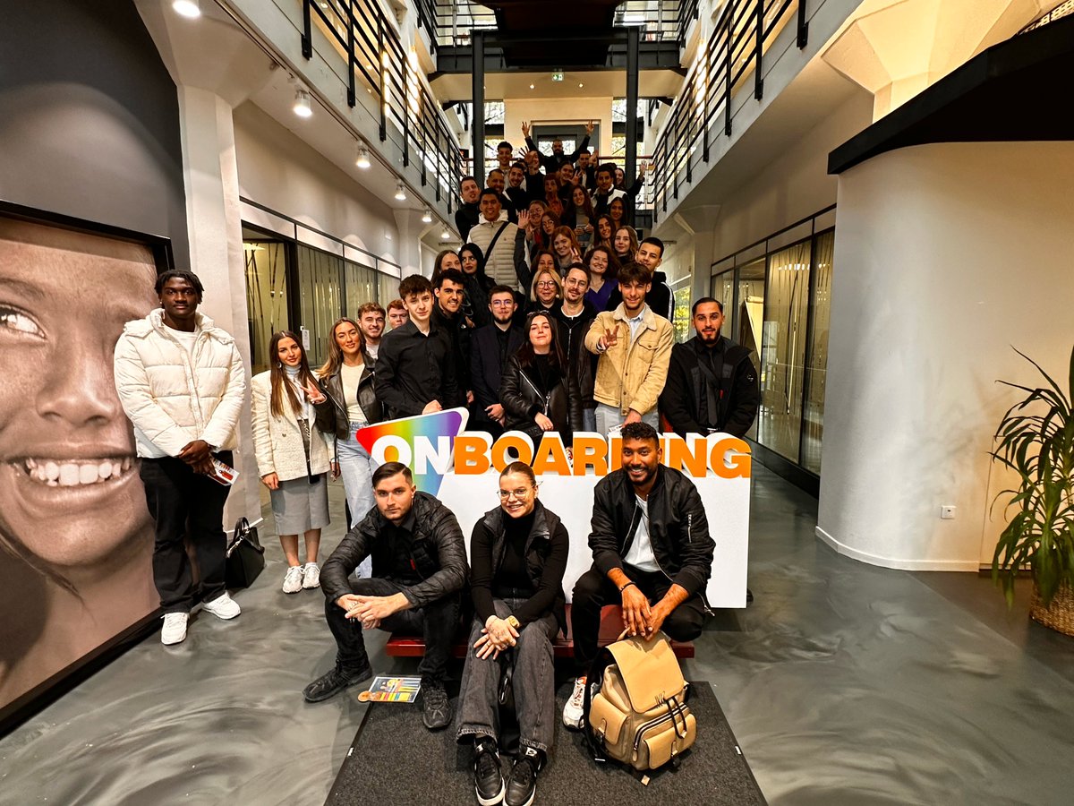 OrangeStoreOff's tweet photo. 👋Cette semaine, 47 nouveaux collaborateurs ont été accueillis au CAP la Plaine pour leur formation #Onboarding. Ce groupe est le 15ème formé depuis mars. L'objectif : leur faire découvrir le métier de conseiller commercial ainsi que nos valeurs d'entreprise. Bienvenue ! https://t.co/Sb3aBW3d2P