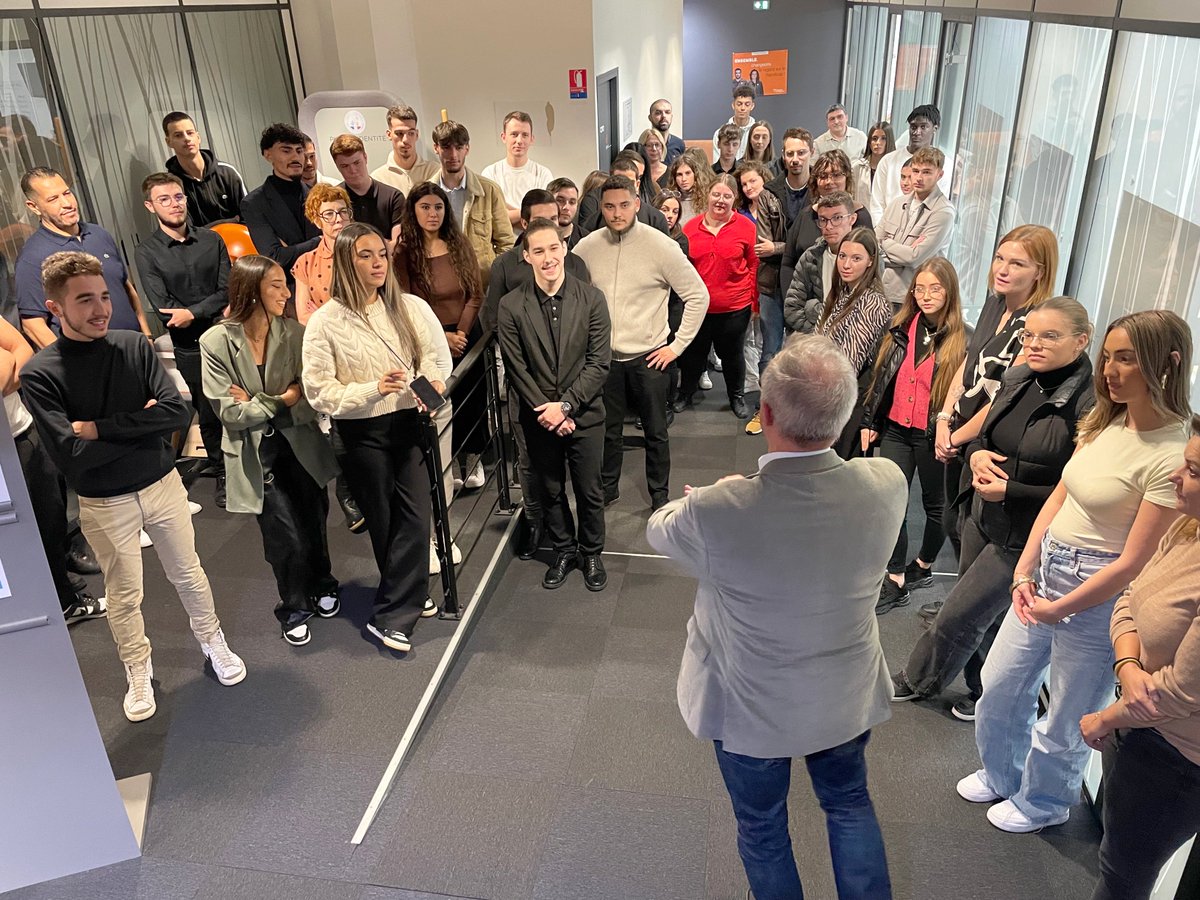 OrangeStoreOff's tweet photo. 👋Cette semaine, 47 nouveaux collaborateurs ont été accueillis au CAP la Plaine pour leur formation #Onboarding. Ce groupe est le 15ème formé depuis mars. L'objectif : leur faire découvrir le métier de conseiller commercial ainsi que nos valeurs d'entreprise. Bienvenue ! https://t.co/Sb3aBW3d2P