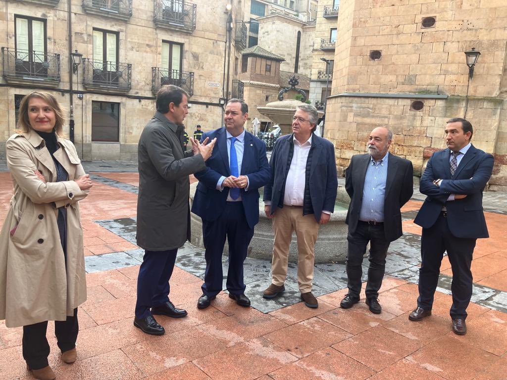 Eloy Ruiz (@eloy1271) on Twitter photo Hacia una educación equitativa es el lema del think tank que abre <a href="/alferma1/">Alfonso F. Mañueco</a> en la <a href="/camsalamanca/">Cámara de Salamanca</a> y que organiza <a href="/jovenes_incl/">Jóvenes e Inclusión</a> La <a href="/jcyl/">Junta de Castilla y León</a> puede presumir de un sistema educativo puntero que no deja a nadie atrás! Hacia una educación equitativa es el lema del think tank que abre <a href="/alferma1/">Alfonso F. Mañueco</a> en la <a href="/camsalamanca/">Cámara de Salamanca</a> y que organiza <a href="/jovenes_incl/">Jóvenes e Inclusión</a> La <a href="/jcyl/">Junta de Castilla y León</a> puede presumir de un sistema educativo puntero que no deja a nadie atrás!