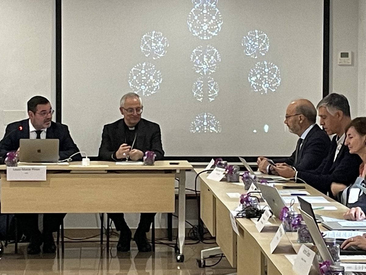 Monseñor Carrasco Rouco explica el papel de la iglesia católica en la educación en España a los asistentes a la Asamblea CEEC que se celebra entre hoy y mañana en Madrid