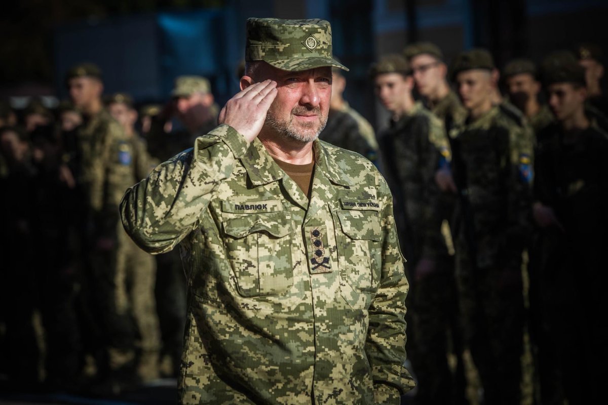 BohunBrigade's tweet photo. Pupils of the Ivan Bohun Kyiv Military Lyceum solemnly pronounced the Lyceum Oath.

Lieutenant General Oleksandr Pavlyuk, First Deputy Minister of Defense of Ukraine, came to congratulate the students of the lyceum. https://t.co/MnJojEfIDA