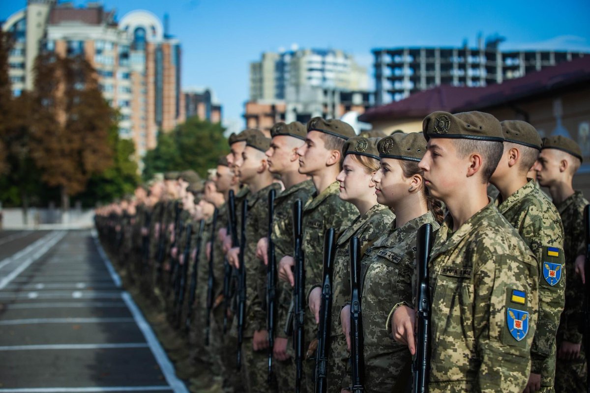 BohunBrigade's tweet photo. Pupils of the Ivan Bohun Kyiv Military Lyceum solemnly pronounced the Lyceum Oath.

Lieutenant General Oleksandr Pavlyuk, First Deputy Minister of Defense of Ukraine, came to congratulate the students of the lyceum. https://t.co/MnJojEfIDA