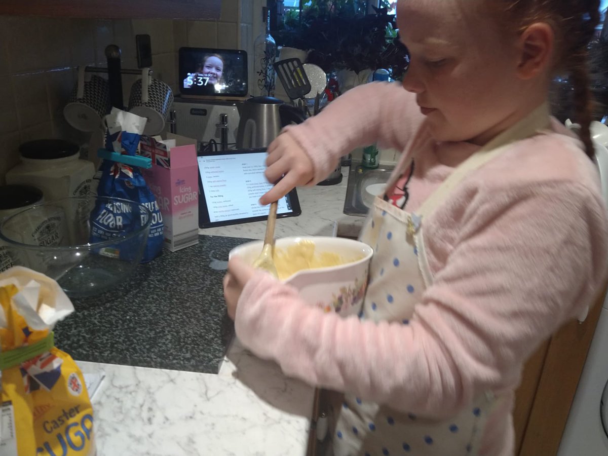 JMRushbub's tweet photo. @Class6Highpri HR enjoyed making a Victoria sponge as part of her 'following a recipe' takeaway homework 😋 https://t.co/p6PtwMHUWs