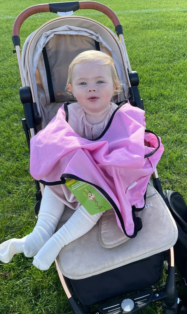 Good work from <a href="/dagger_fc/">Shield and Dagger FC</a> who have managed to get a load of pictures for today ALL help to raise £5 to the #wearitpink campaign. Thank you to Wayne the manager, Lauren and her lovely daughter Nataliya  <a href="/sdflswindon/">Swindon&District Community FL.</a> and <a href="/RevParisHaines/">Rev Dr Paris Haines (Referee Secretary SDFL)</a> who as Ref, wore pink too!! #Greateffort