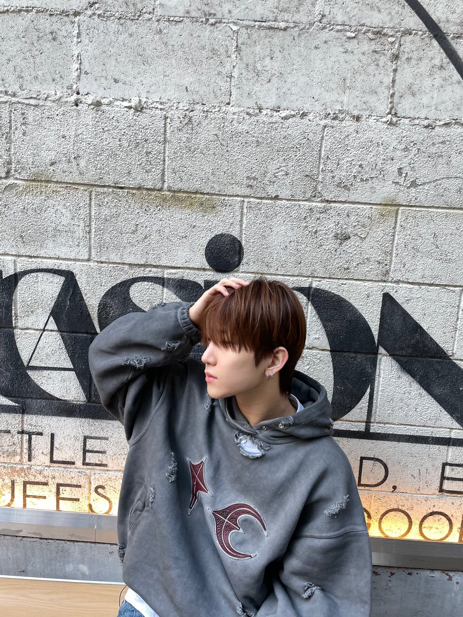 TNX_twt's tweet photo. ✨🖤✨

#오성준 #SUNGJUN https://t.co/hpzkEHRhgZ