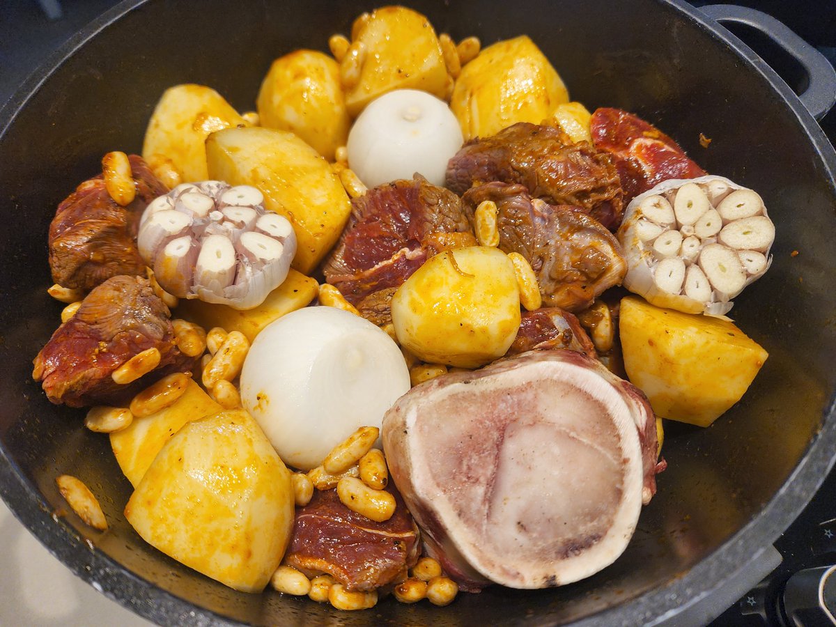 יהודה שלזינגר tweet media