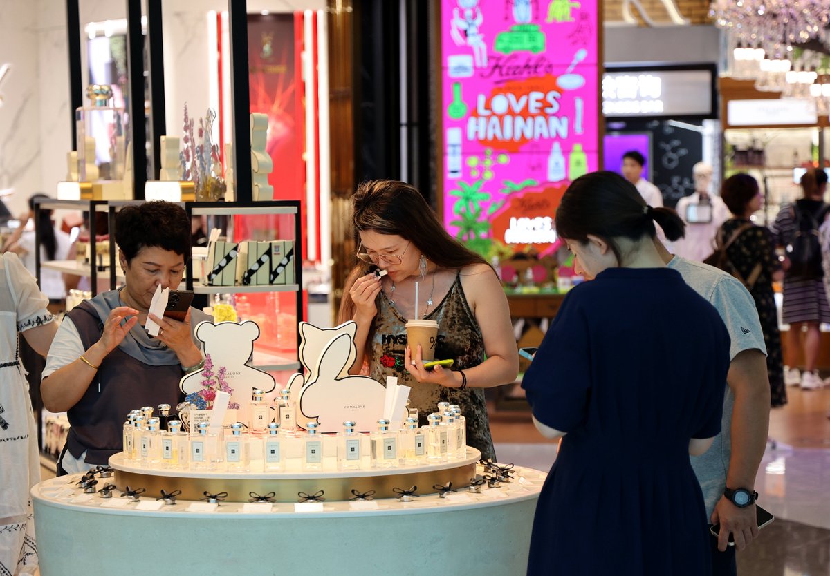 ThisisHainanGov's tweet photo. Since introducing relevant policies 12 years ago, South China's island province of Hainan has recorded total offshore duty-free sales of 202.4 billion yuan ($28.19 billion), according to local authorities. 🌟 https://t.co/0qJIgAsNAh