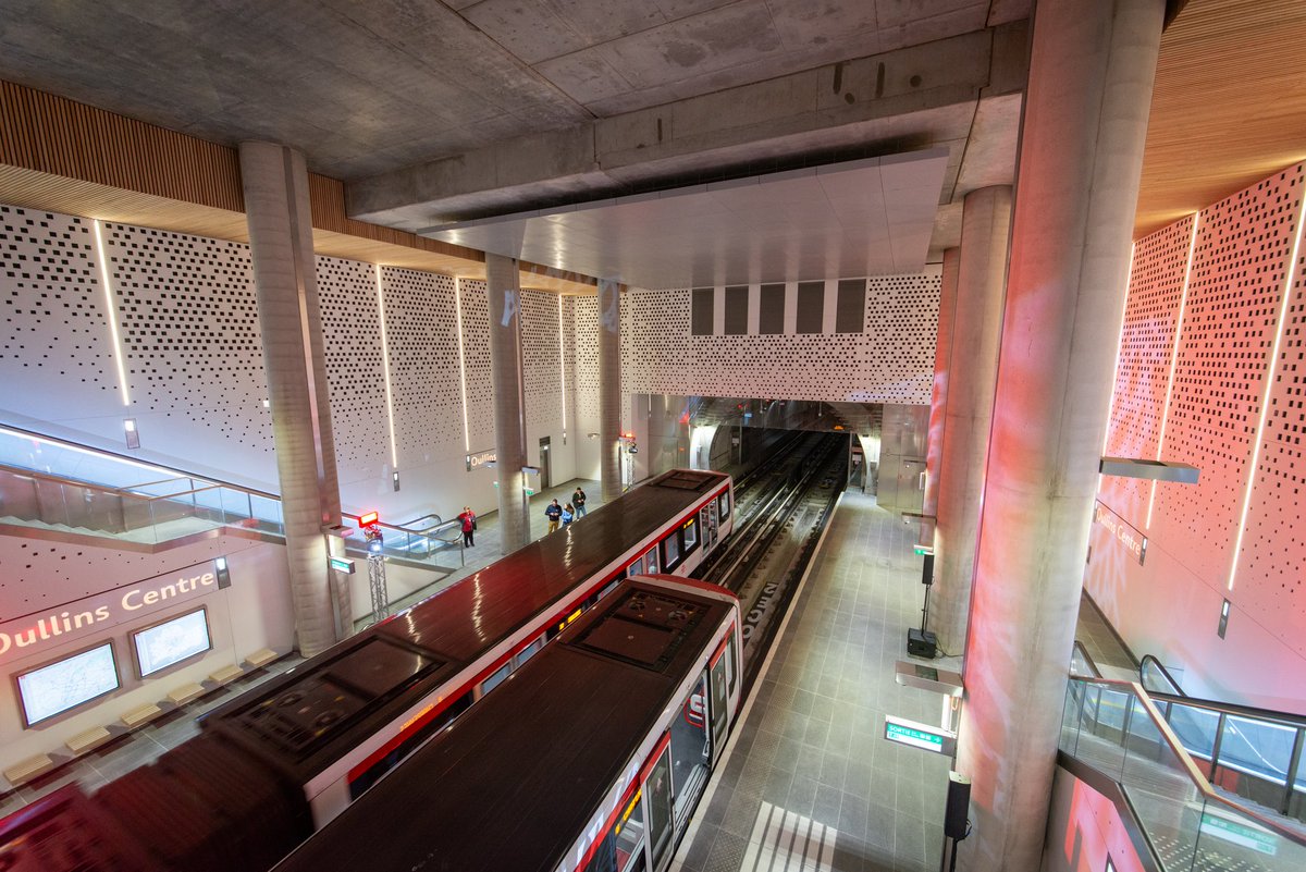 SYTRALmobilites's tweet image. Le métro B est arrivé à Saint-Genis-Laval ! 🎉🚇

Inauguration du prolongement par @brunobernard_fr des 2 nouvelles stations à @VilledOullins &amp;amp; @st_genis_laval

Dès aujourd’hui, c’est une nouvelle solution de mobilité qui s’offre aux 100 000 habitants du sud-ouest lyonnais