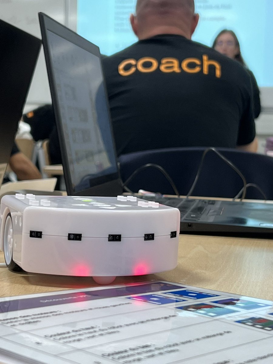 moua_kaby's tweet photo. 👩💻✨Passionnant de voir les élèves de 5ème du collège Jean-Philippe Rameau -Dijon plonger dans le monde du codage et la programmation du robot Thymio!🚀Projets interactifs, ils développent leurs compétences en programmation tout en s’amusant.#Orange https://t.co/lRTSFaRHlx