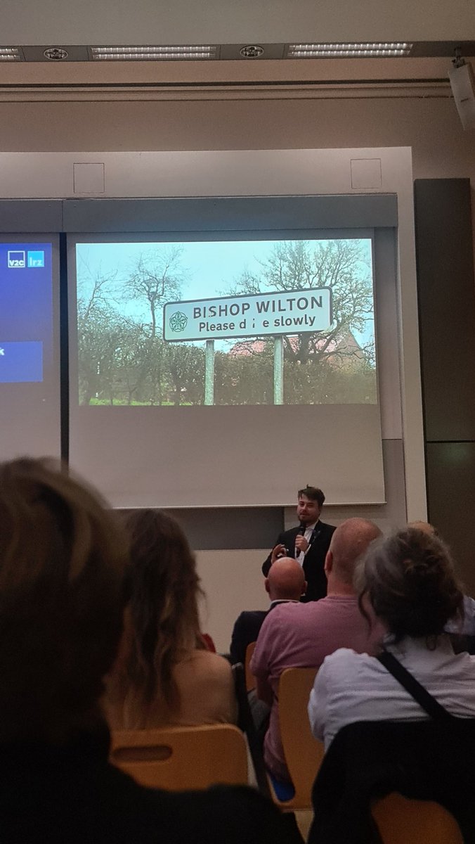 Some impressions of the new LED-Cave and the kick-off with a science slam at the <a href="/LRZ_DE/">LRZ</a> open lab day <a href="/Kranzlmueller/">Dieter Kranzlmüller</a>