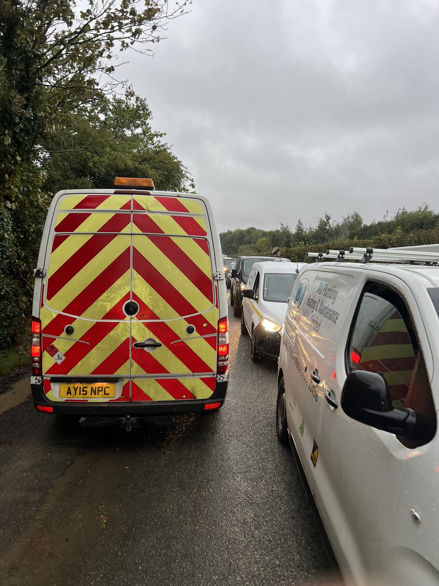 LynseySweales's tweet photo. @NorfolkPolice Colton village has been gridlocked since 6am with traffic. I’ve been out helping people for 3 hours. Buses, trucks etc all stuck. Diversion needed https://t.co/3fa1g7UIyX