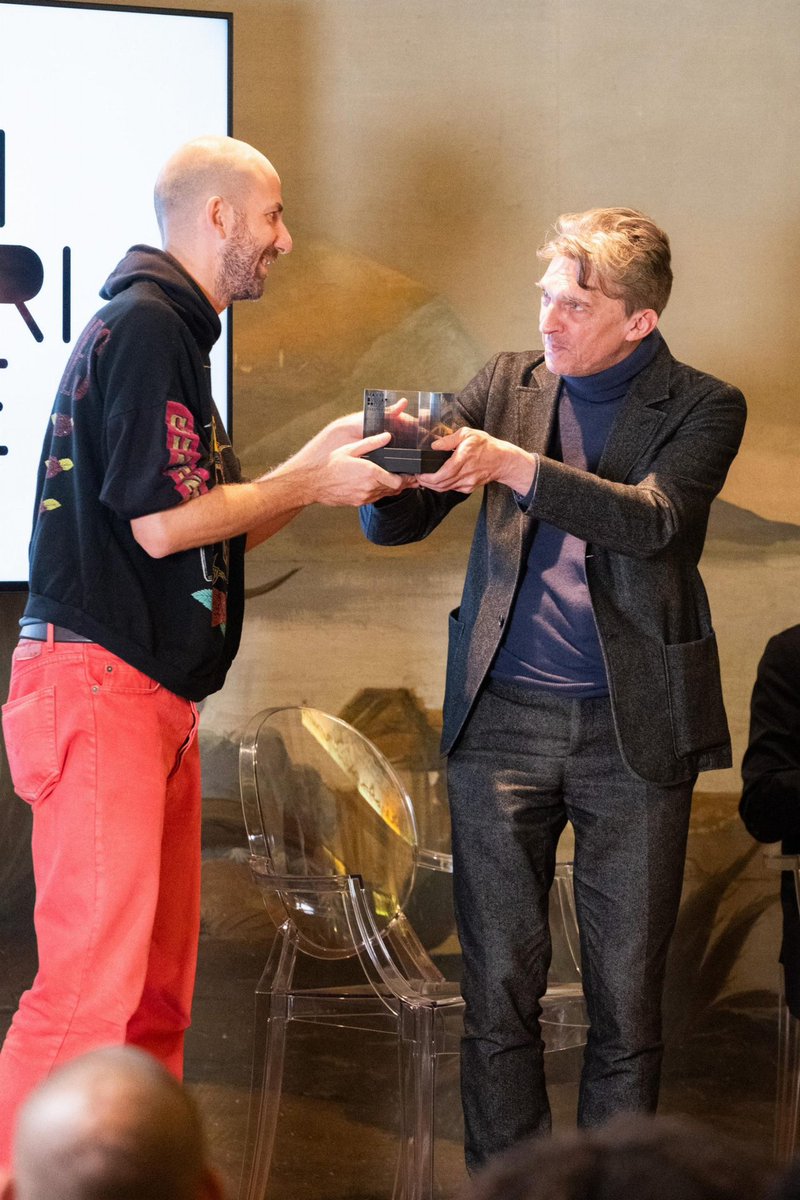 Presentata a <a href="/ItalyinFrance/">Italy in France</a> la IV edizione del MAXXI BVLGARI PRIZE 🎨🏆<a href="/Museo_MAXXI/">MAXXI</a> <a href="/Bulgariofficial/">Bvlgari</a> . Svelati i nomi dei tre giovani e talentuosi finalisti: Riccardo Benassi, Monia Ben Hamouda e Binta Diaw. ➡️ il comunicato stampa : ambparigi.esteri.it/it/news/dall_a…