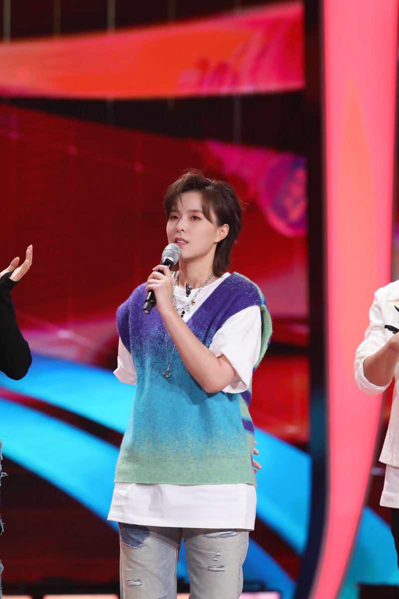 SunneeGlobalFC's tweet photo. 2023/10/20 Sunnee Studio weibo update
Recently, the weather is sunny, Boss Yang #Sunner says: ME is also busy with preparing an unplanned surprise. Tonight at 19:30, come and open the doors of surprises together, and win mysterious gifts
#杨芸晴 #Sunnee杨芸晴 https://t.co/gYFRtQXrZ3