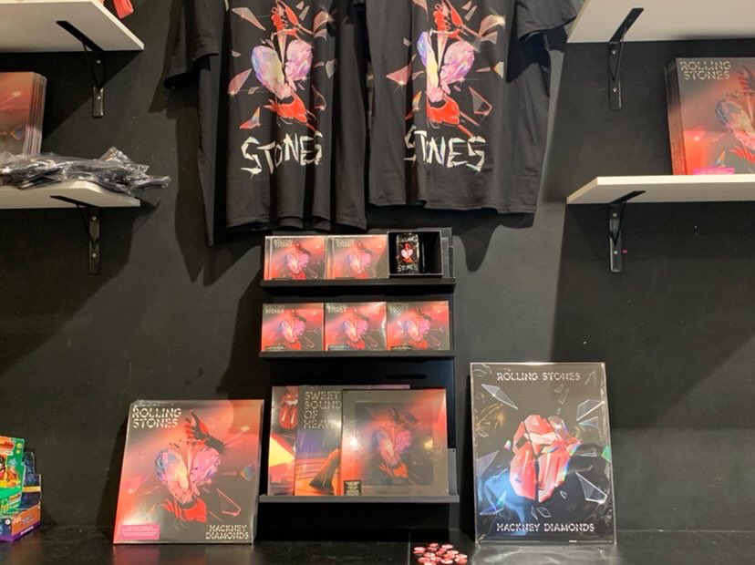 New release Friday!!! The long awaited Hackney Diamonds, New 182 and the best Bombay bicycle club album yet?!👄🚲🎸 
#rollingstones #hackneydiamonds #cd #vinyl #bombaybicycleclub #blink182 #hmv