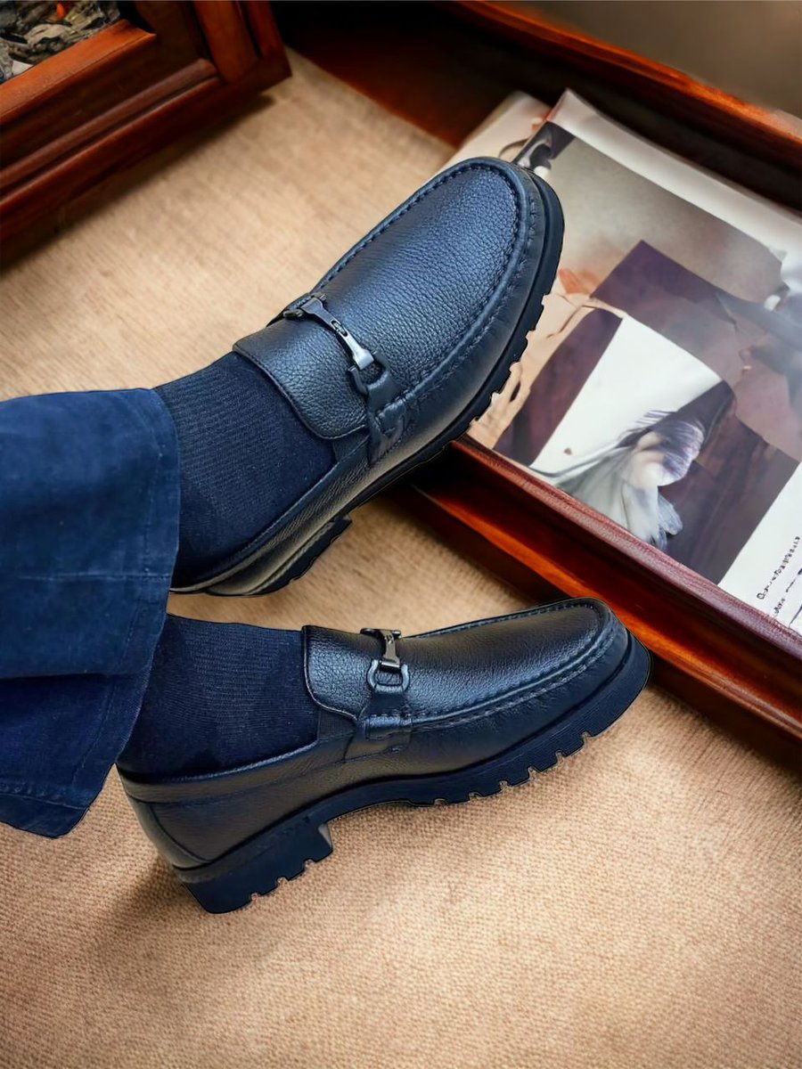 Localshoes_plug's tweet photo. Walk in comfort and style with these carefully crafted handmade shoes 

Proudly made in Ghana 🇬🇭
300 cedis https://t.co/yhjAk44U38