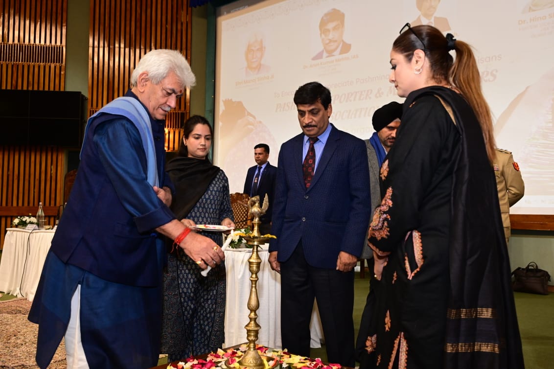 OfficeOfLGJandK's tweet photo. Attended the Pashmina Exporters Manufacturers Association (PEMA) Awards ceremony earlier today. Congratulations to those who have been conferred with this prestigious award. Commended the PEMA for its immense contribution in promotion of Pashmina products. https://t.co/GiaFVCB85n