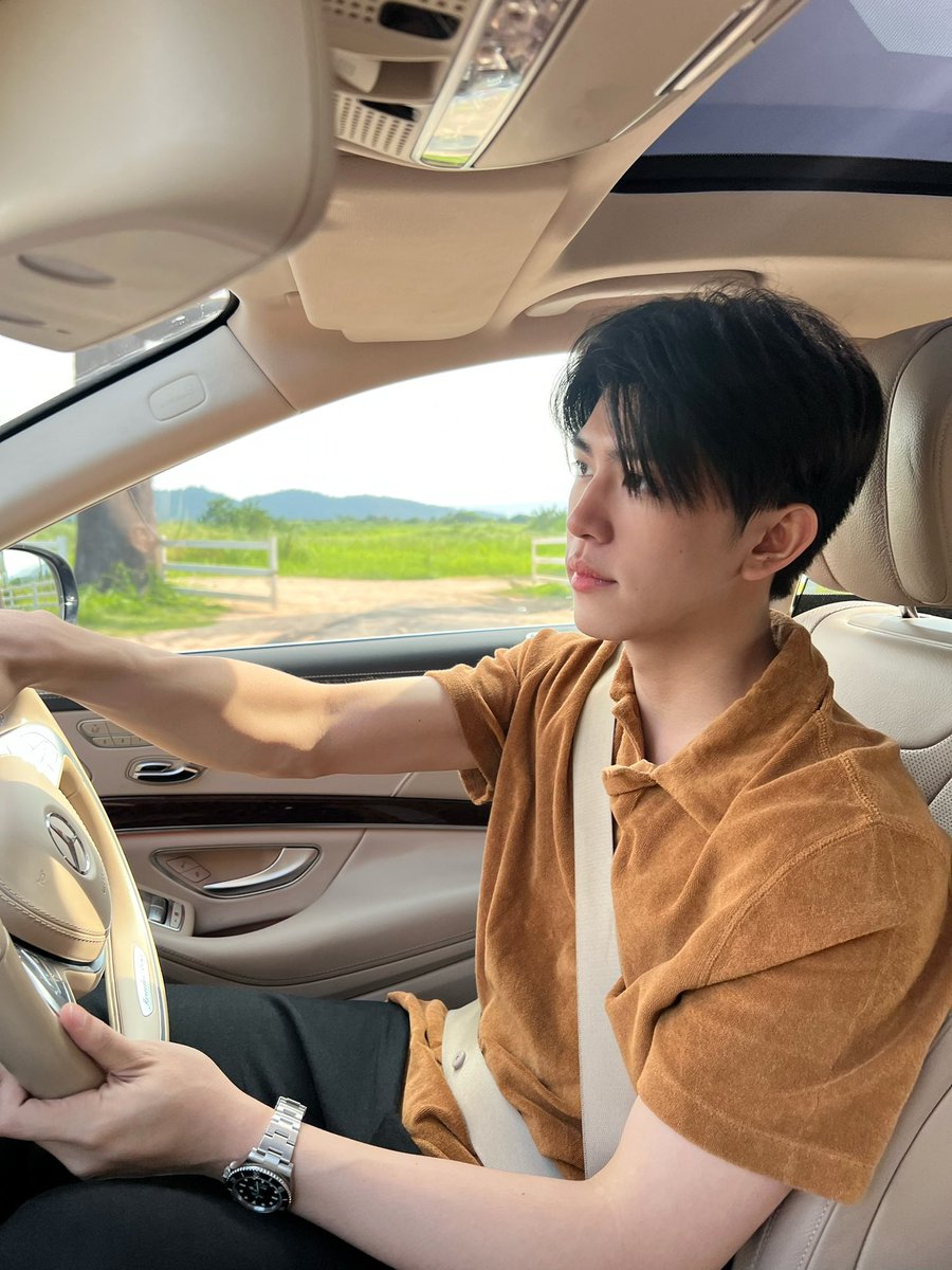 sgsupatt's tweet photo. อ้าว ไม่มีใครขับรถให้หรอครับ😞✌🏼 https://t.co/saynN0EyEM