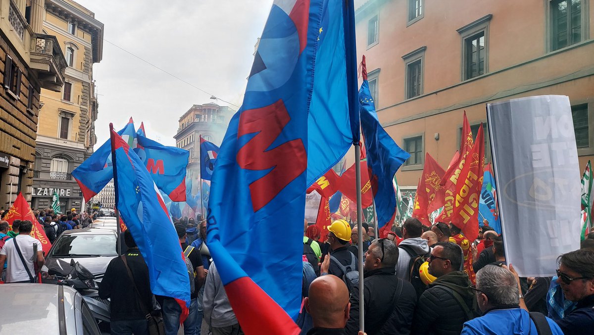 LuigiPinasco's tweet photo. 20 ottobre 2023 A Roma in manifestazione per mandare un messaggio forte e chiaro al governo. Il tempo delle favole è finito. Ex ILVA va immediatamente rilanciata per salvaguardare  la imprescindibile produzione di Acciaio del nostro paese! @UilmGenova @UilmNazionale @UILofficial https://t.co/joFkFriAz7
