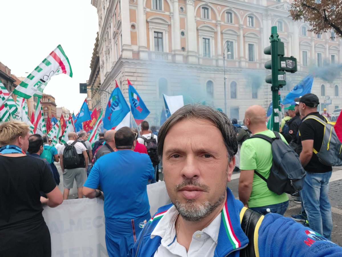 LuigiPinasco's tweet photo. 20 ottobre 2023 A Roma in manifestazione per mandare un messaggio forte e chiaro al governo. Il tempo delle favole è finito. Ex ILVA va immediatamente rilanciata per salvaguardare  la imprescindibile produzione di Acciaio del nostro paese! @UilmGenova @UilmNazionale @UILofficial https://t.co/joFkFriAz7