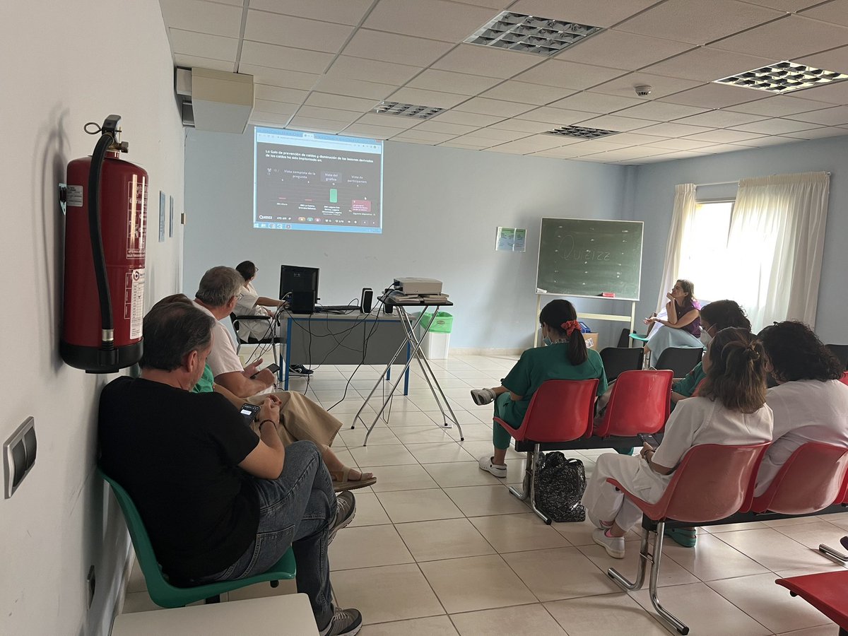 WilliamMartn's tweet photo. Las enfermeras de enlace de la GAPTF, responsables de la Guía BPSO  “Prevención de Caídas y Disminución de Lesiones derivadas de las Caídas”, imparten un taller sobre el Abordaje de la Prevención de Caídas desde AP. ¡¡¡Enhorabuena equipazo!!!#BPSOGAPTF #GAPTF  #SCS https://t.co/tH9JnMqEOw