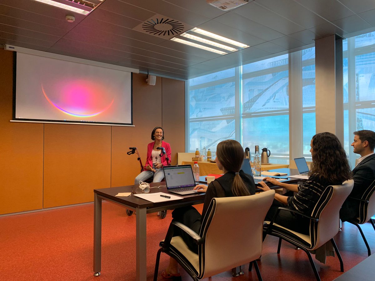 Marta Senent, presenta su proyecto #ecomani delante del jurado de la categoría Junior del concurso #5UCVStartup.