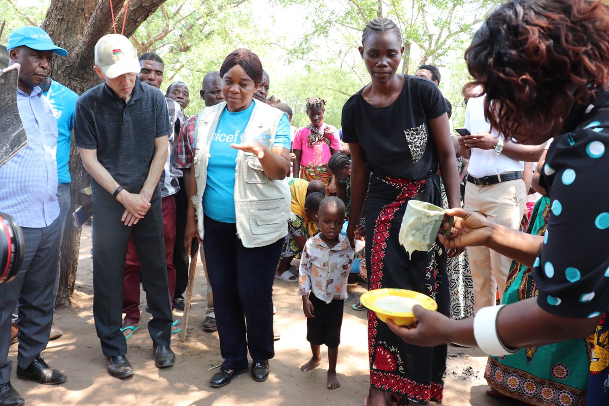 We had a privilege to host @MalawiUNICEF representative and Japanese Ambassador to appreciate integrated Social and Behaviour Change efforts to respond to Cholera and aftermath of  Cyclone Freddy in Traditional Authority Tengani in Nsanje district
#CholeraResponse
#CycloneFreddy