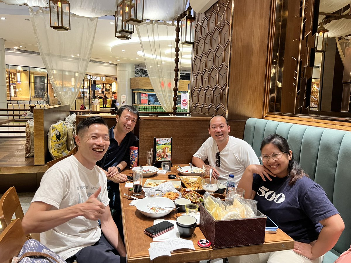 投資先スタートアップ経営者たちとランチしながらフィリピンとインドネシアの違いやそれぞれの特徴などを聴いて、むちゃくちゃ勉強になりました。