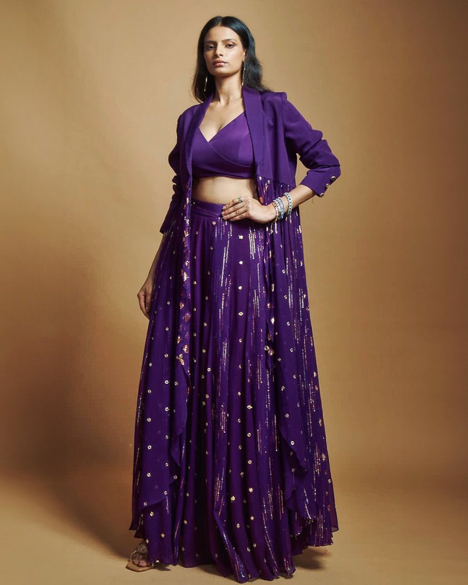 stylejunkiiee's tweet photo. Get ready to dazzle! ✨ 
Check out our 'Abhi Toh Party Shuru Hui Hai' collection for the perfect festive ensembles. 
Whether you're looking for classic elegance or something with a modern twist, we've got you covered.💫

Head to our website or send us a DM to shop this collection https://t.co/jvoF8BtBkb