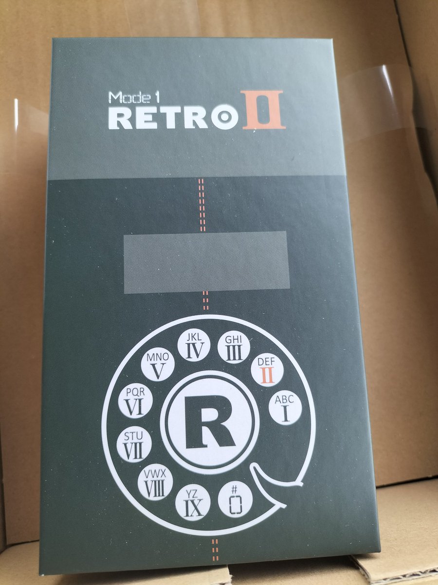 bigmt0758's tweet photo. 発売初日!届いたので開封の儀!早く操作に習熟せねば・・・
#Mode1RETRO2
#折りたたみスマホ
#ガラケーもどき
#人柱 https://t.co/GJamflP0PI