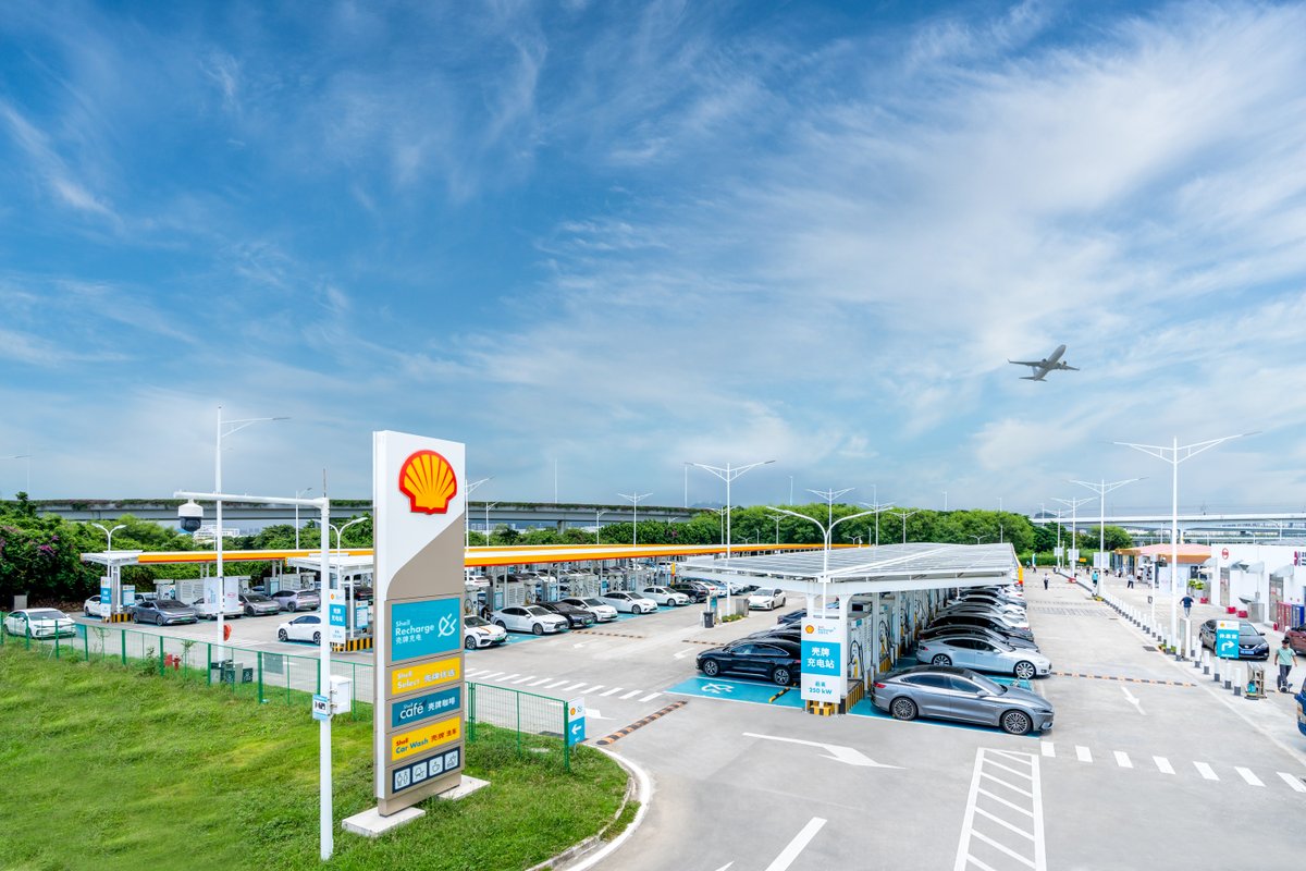 In Shenzhen, China we opened our largest electric vehicle charging station in the world with 258 fast-charging points. Just one of the ways we are delivering secure energy today on our journey to net zero. #PoweringProgress go.shell.com/3s2bvy3