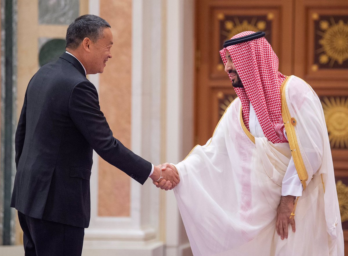 لقطات من استقبالات ولعهد لأصحاب الفخامة والسمو قادة ورؤساء وفود الدول المشاركين في أعمال قمة الرياض بين مجلس التعاون لدول الخليج العربية ودول رابطة الآسيان.

-